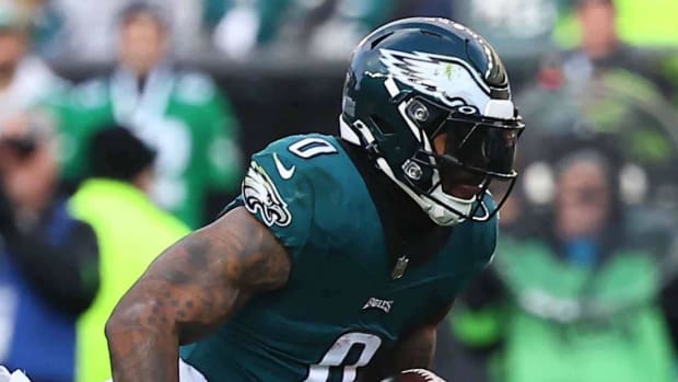 Philadelphia Eagles running back D ANDRE SWIFT (0) in action during a week 17 game between the Philadelphia Eagles and the Arizona Cardinals Sunday, DEC 31, 2023; at Lincoln financial Field in Philadelphia, PA.